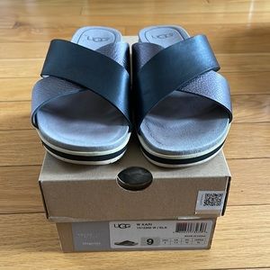 Ugg Sandal Size:9